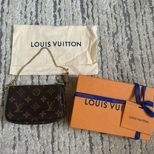 Lv Louis Vuitton mini pouchette monogram